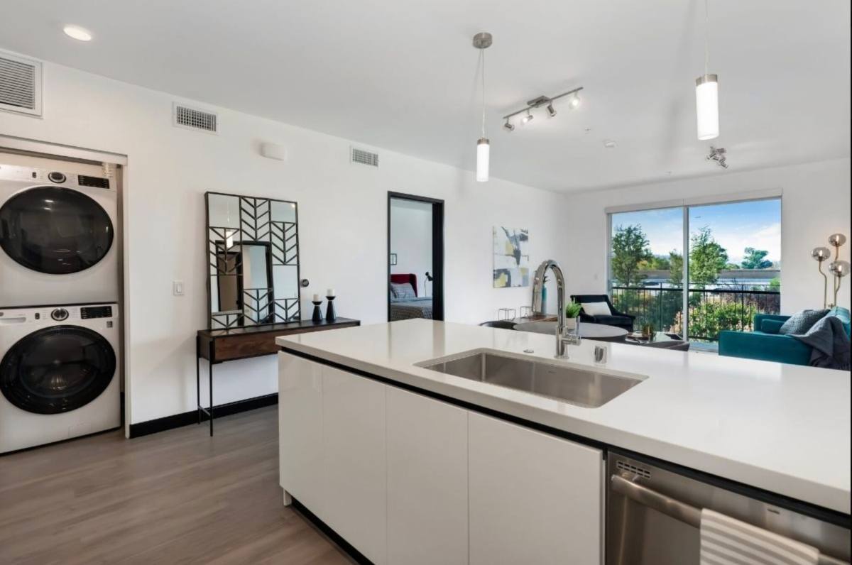 Apartment for rent at 11036 Moorpark St, North Hollywood, CA 91602