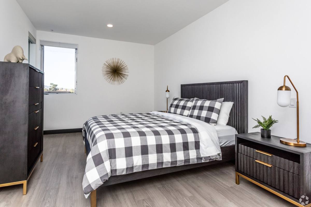 Apartment for rent at 11036 Moorpark St, North Hollywood, CA 91602