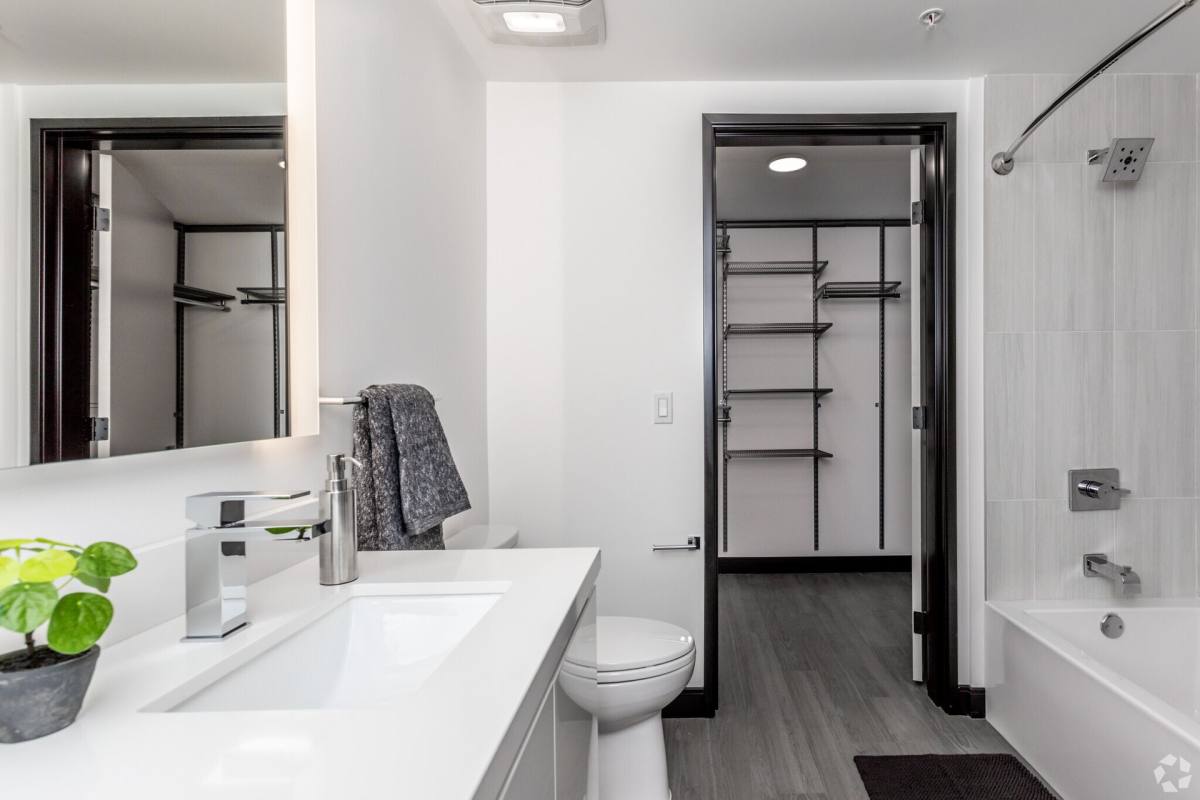 Apartment for rent at 11036 Moorpark St, North Hollywood, CA 91602