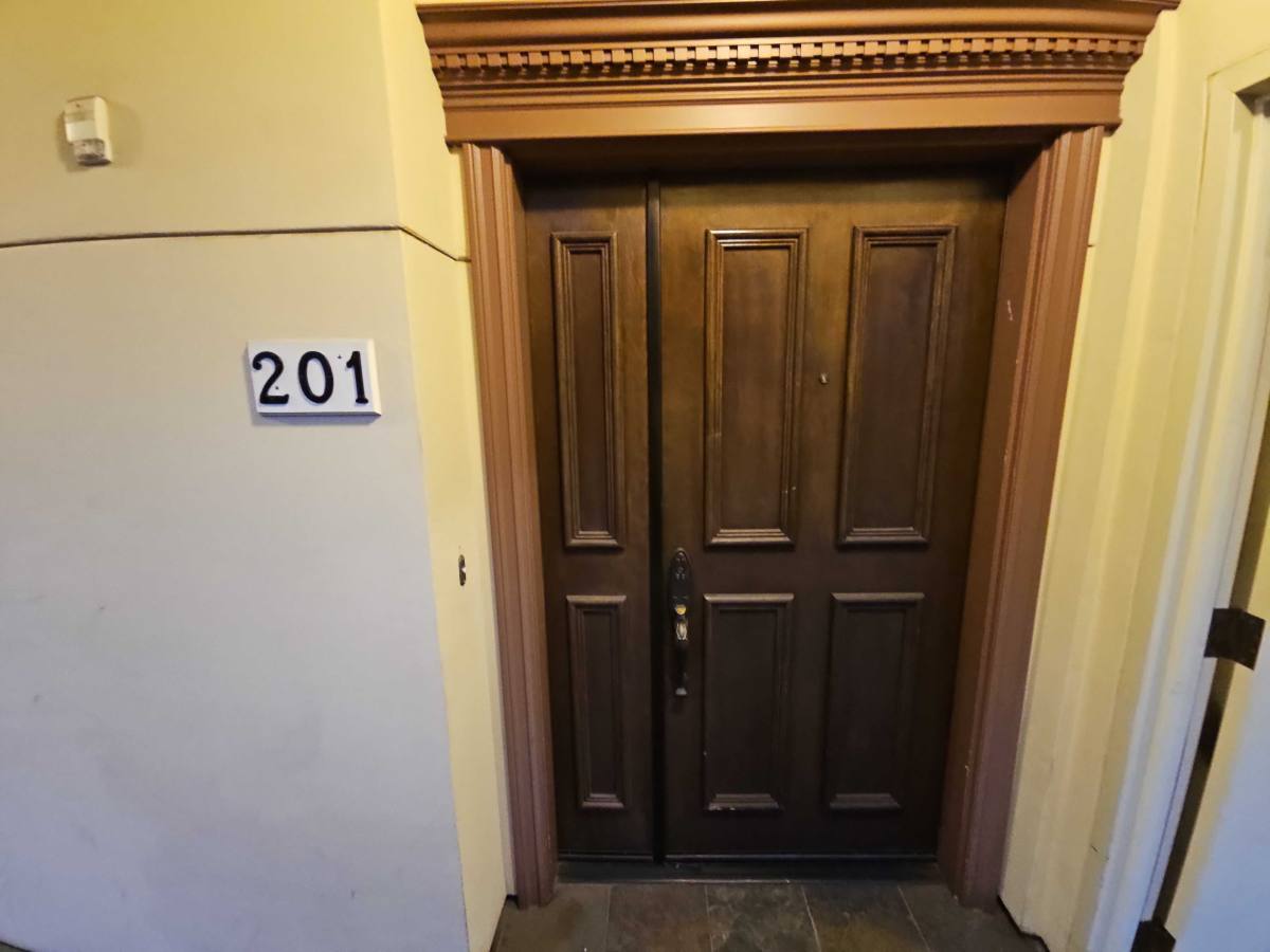 Apartment for rent at 11582 Moorpark St #201, North Hollywood, CA 91602