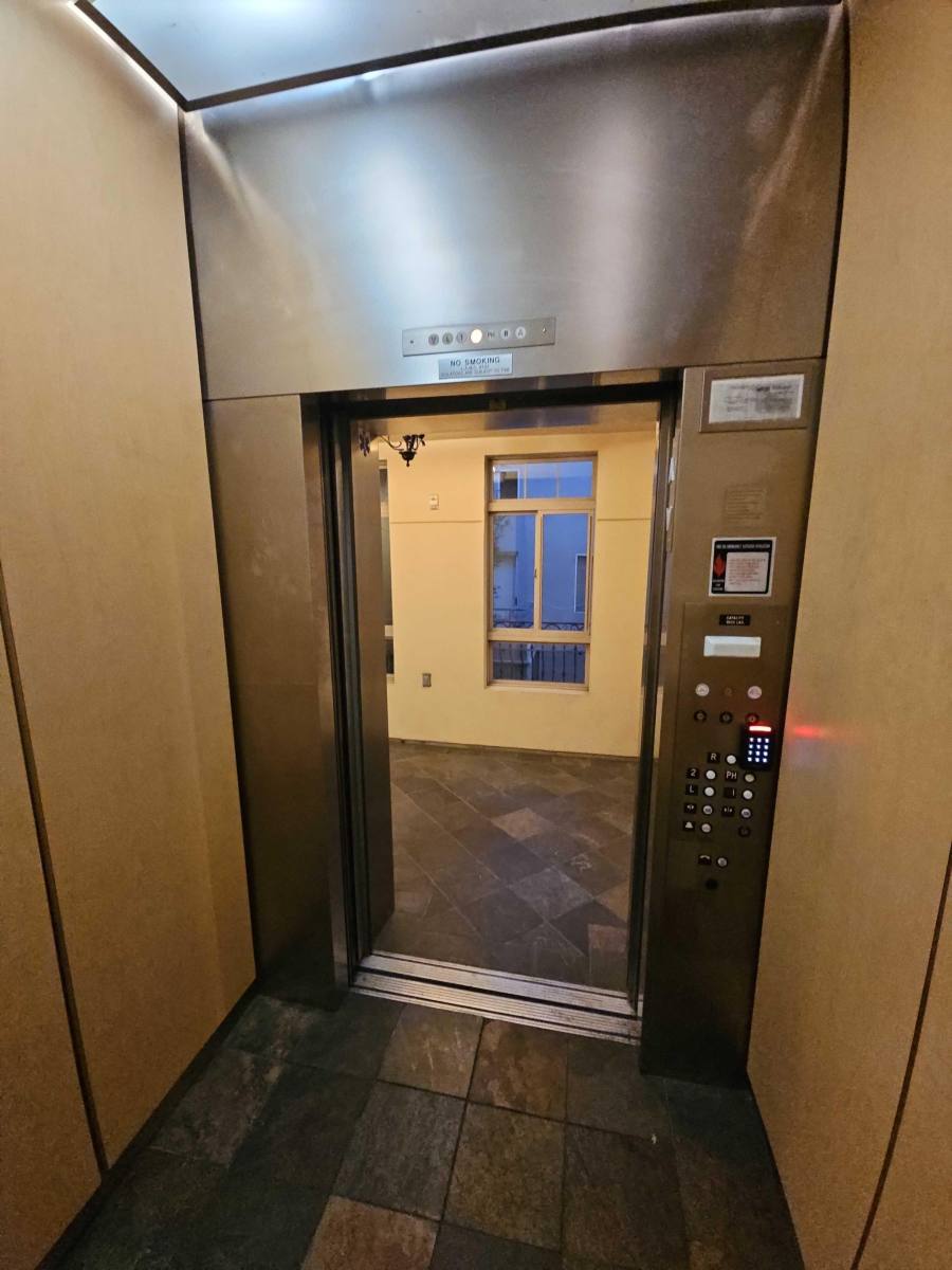 Apartment for rent at 11582 Moorpark St #201, North Hollywood, CA 91602