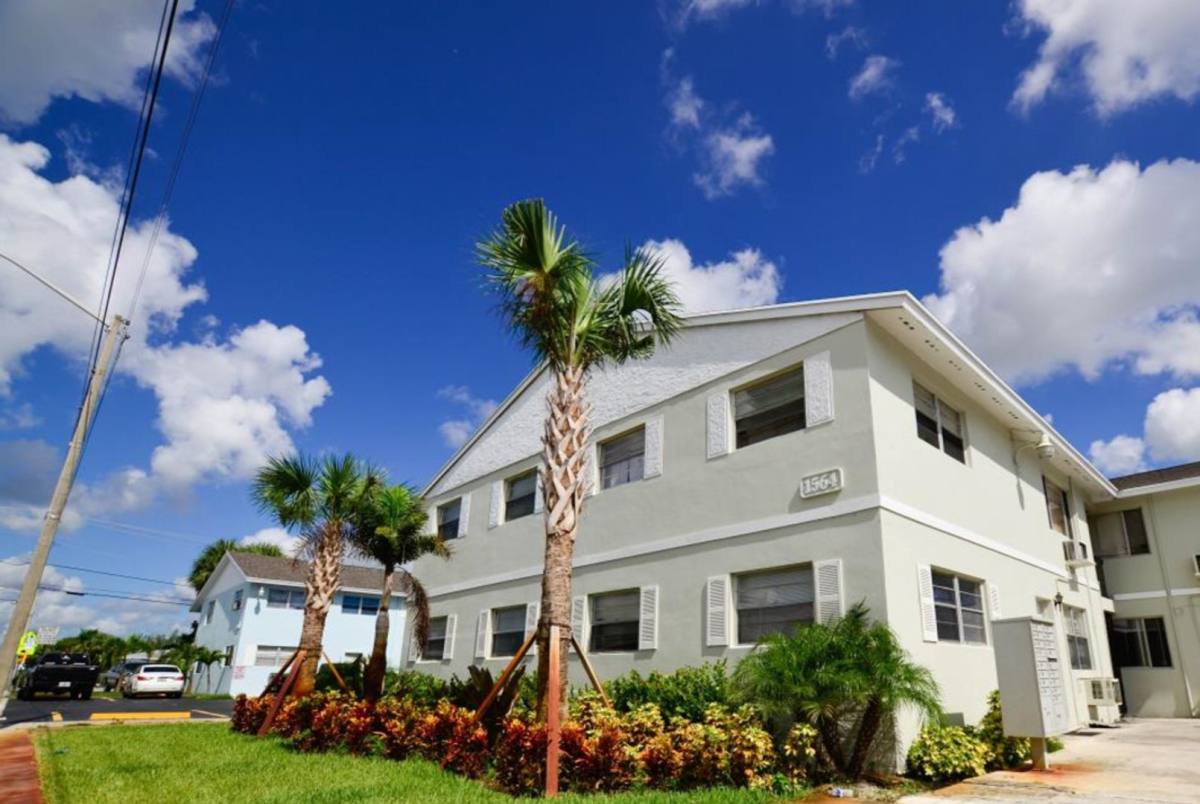 Apartment for rent at 1520 W Blue Heron Blvd, West Palm Beach, FL 33404