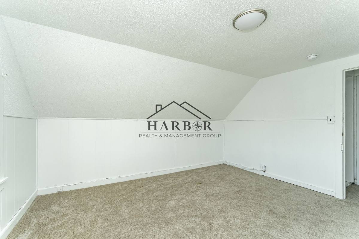 Apartment for rent at 917 N Broadway Ave, Rochester, MN 55906