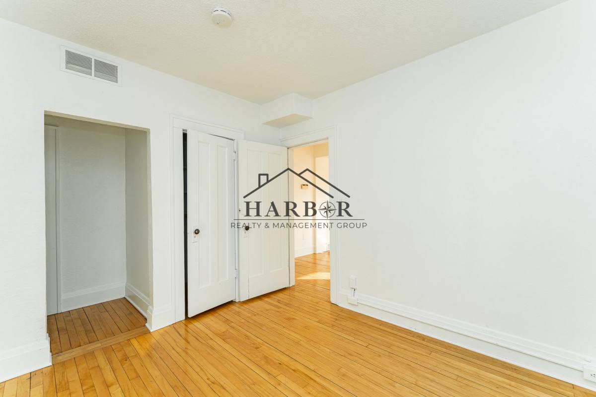 Apartment for rent at 917 N Broadway Ave, Rochester, MN 55906