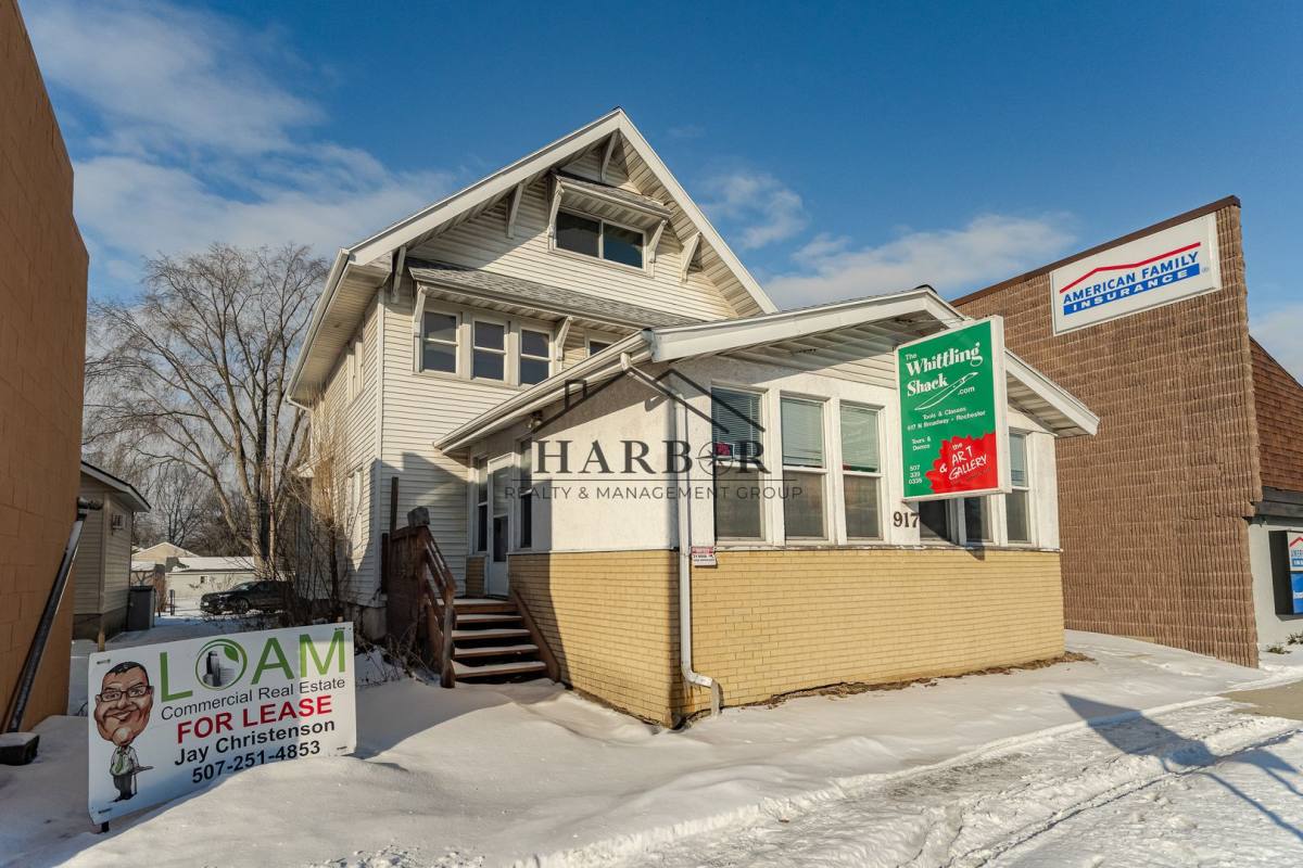 Apartment for rent at 917 N Broadway Ave, Rochester, MN 55906