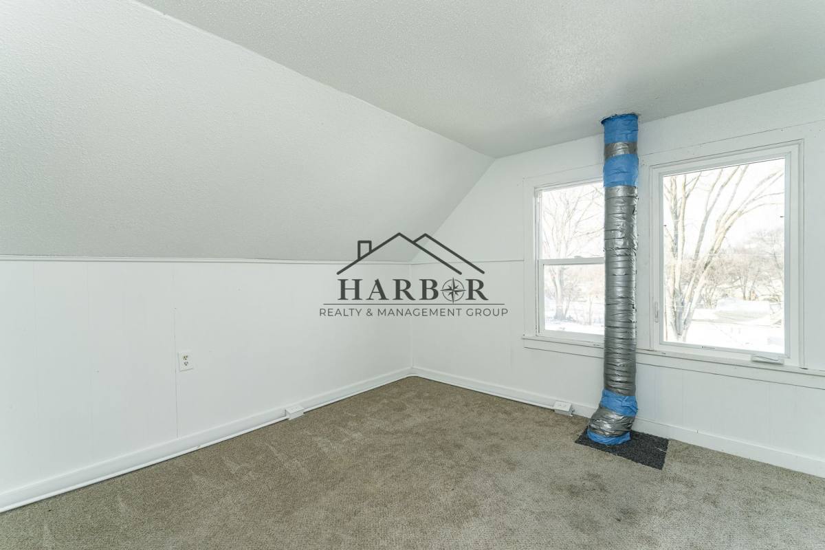 Apartment for rent at 917 N Broadway Ave, Rochester, MN 55906