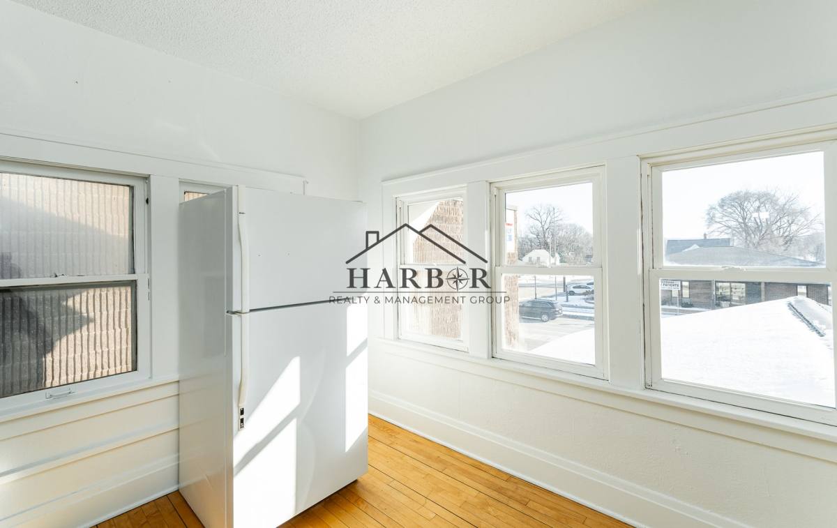 Apartment for rent at 917 N Broadway Ave, Rochester, MN 55906