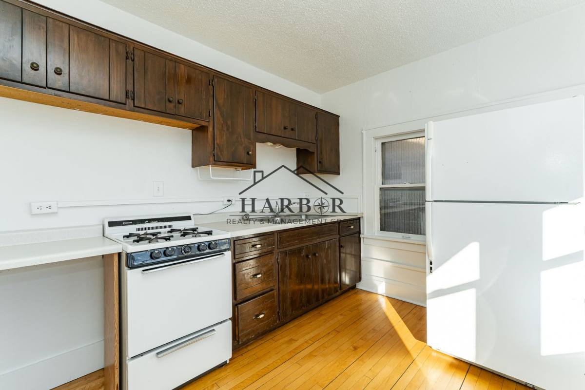 Apartment for rent at 917 N Broadway Ave, Rochester, MN 55906