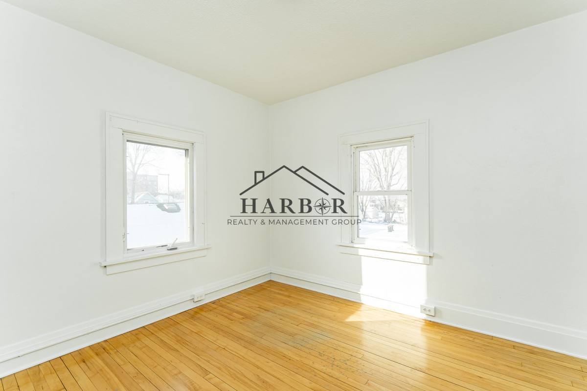 Apartment for rent at 917 N Broadway Ave, Rochester, MN 55906