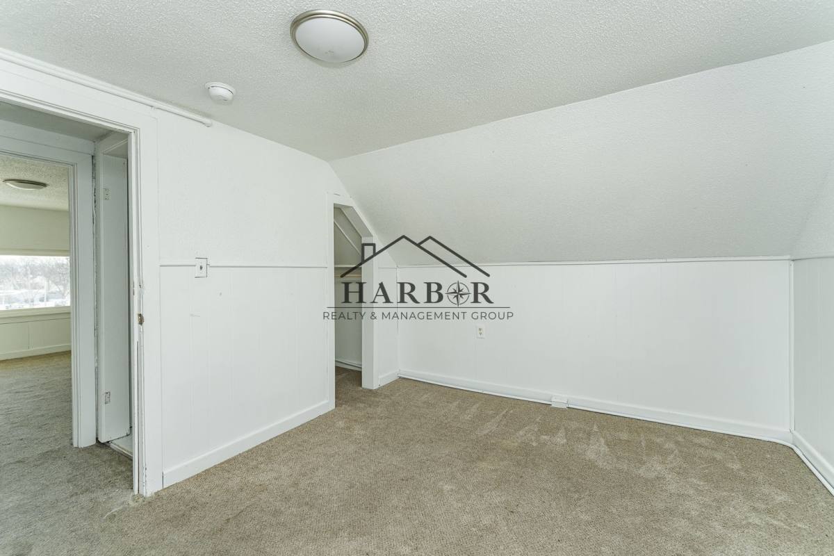 Apartment for rent at 917 N Broadway Ave, Rochester, MN 55906