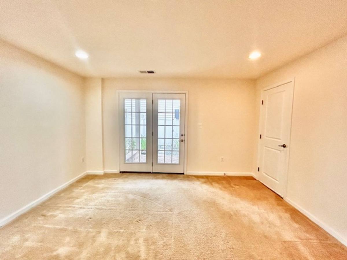 Townhouse for rent at 7473 Singers Way, Elkridge, MD 21075