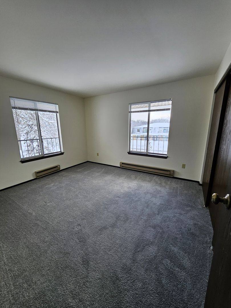 Apartment for rent at 1315 Meadowcreek Dr, Pewaukee, WI 53072