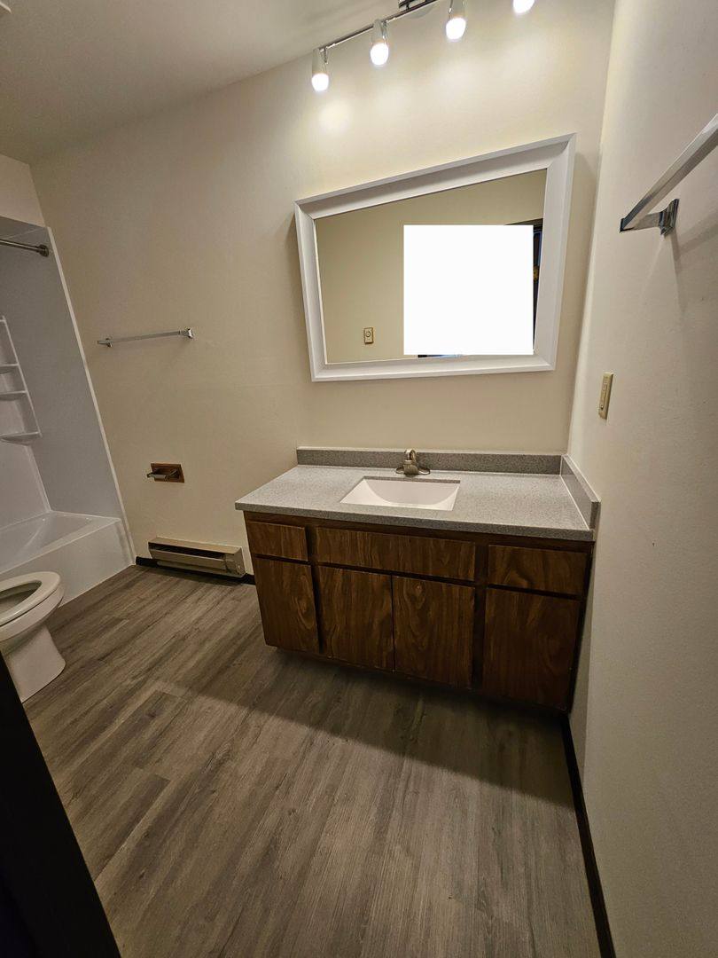 Apartment for rent at 1315 Meadowcreek Dr, Pewaukee, WI 53072