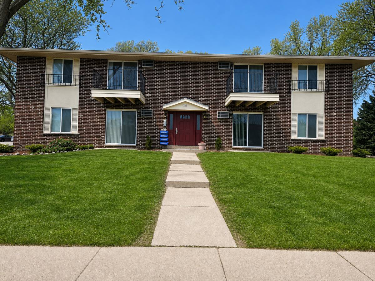 Apartment for rent at 1315 Meadowcreek Dr, Pewaukee, WI 53072