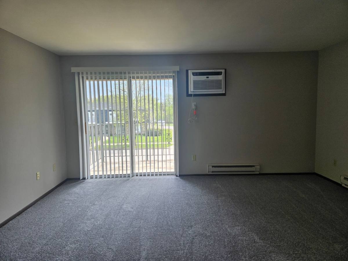 Apartment for rent at 1315 Meadowcreek Dr, Pewaukee, WI 53072