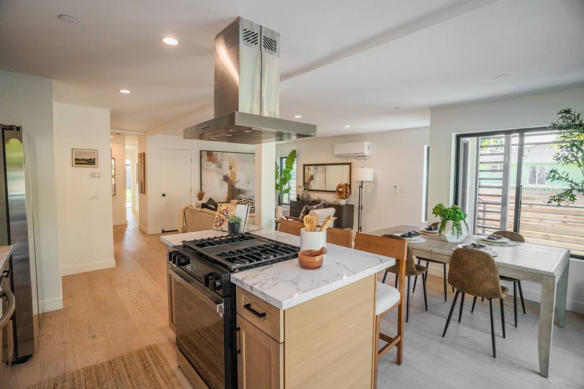 Townhouse for rent at 528-530 Westminster Ave, Venice, CA 90291