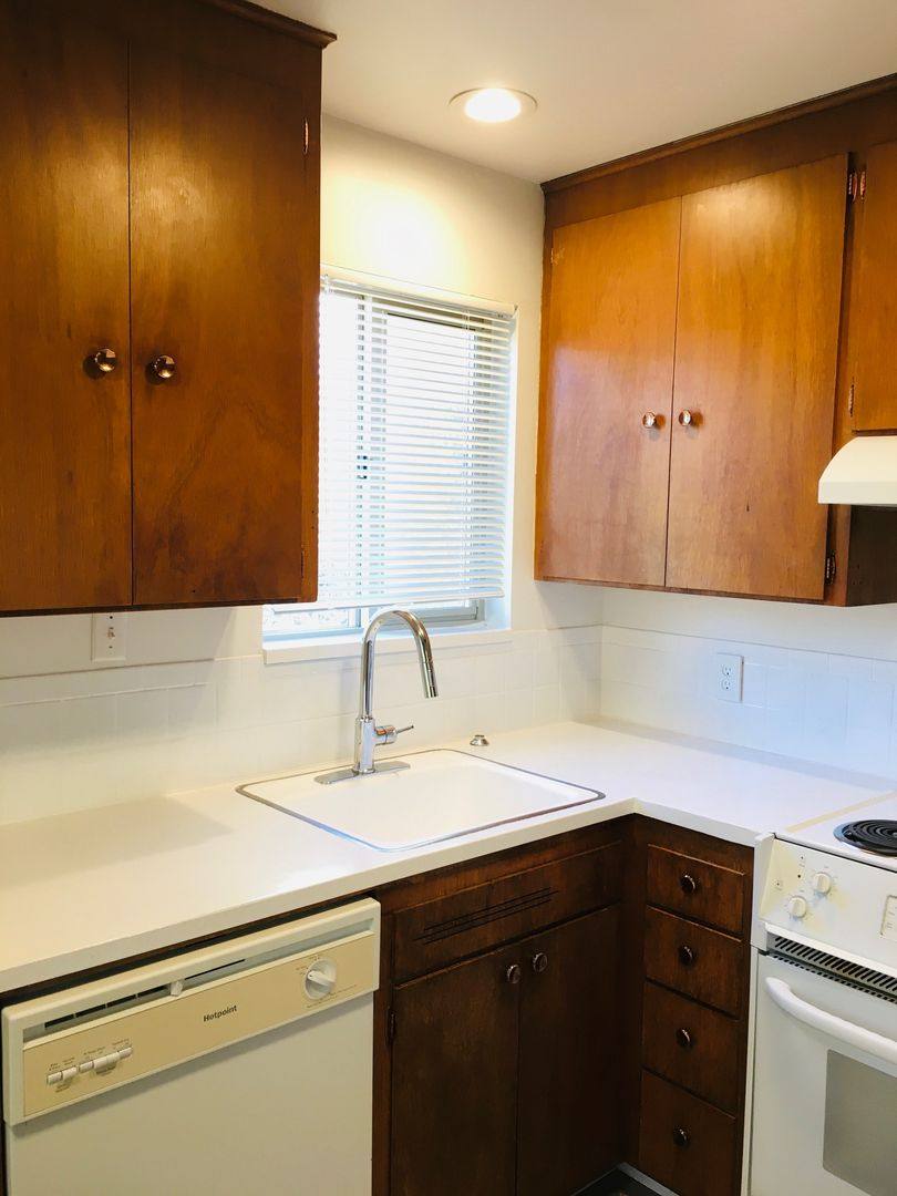 Apartment for rent at 520 & 524 NE, Seattle, WA 98125