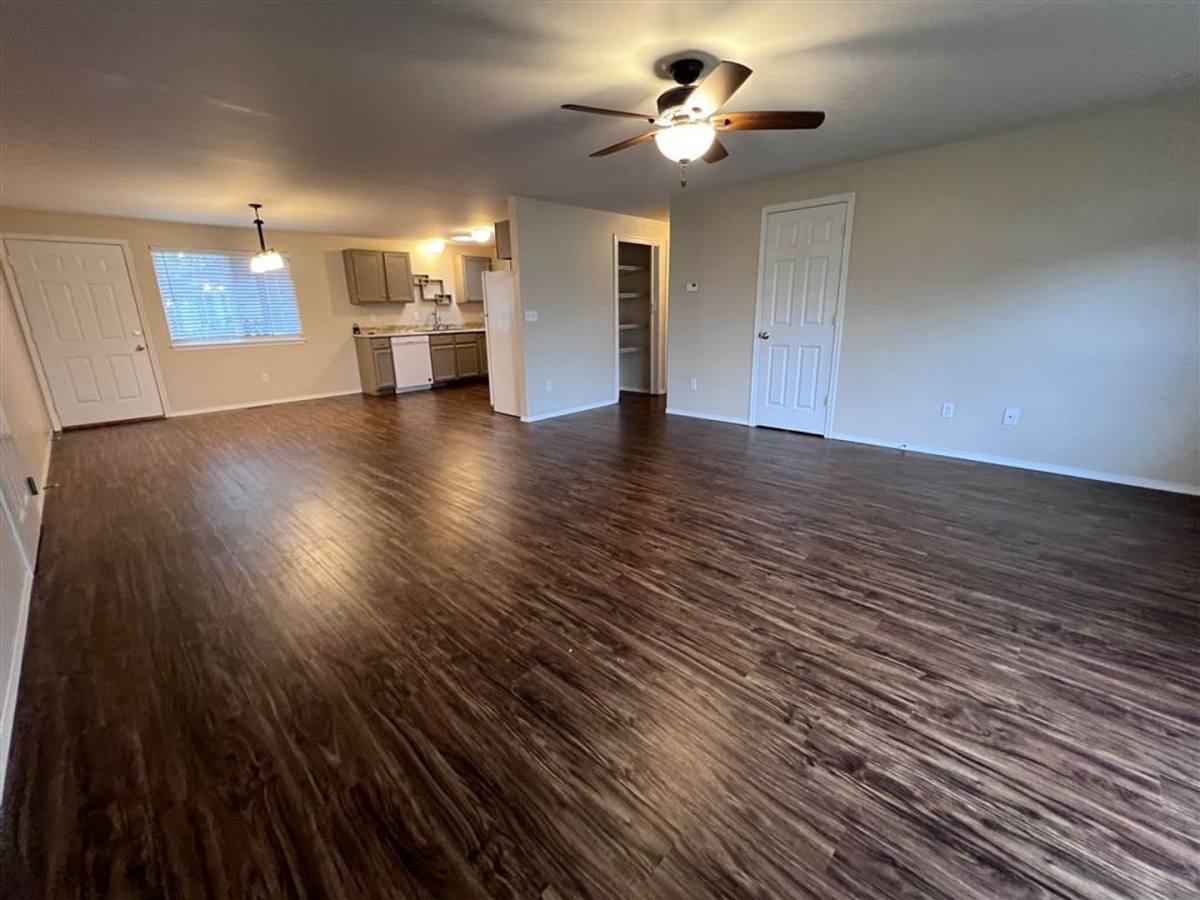 Apartment for rent at 1508 N Waugh Rd, Mount Vernon, WA 98273