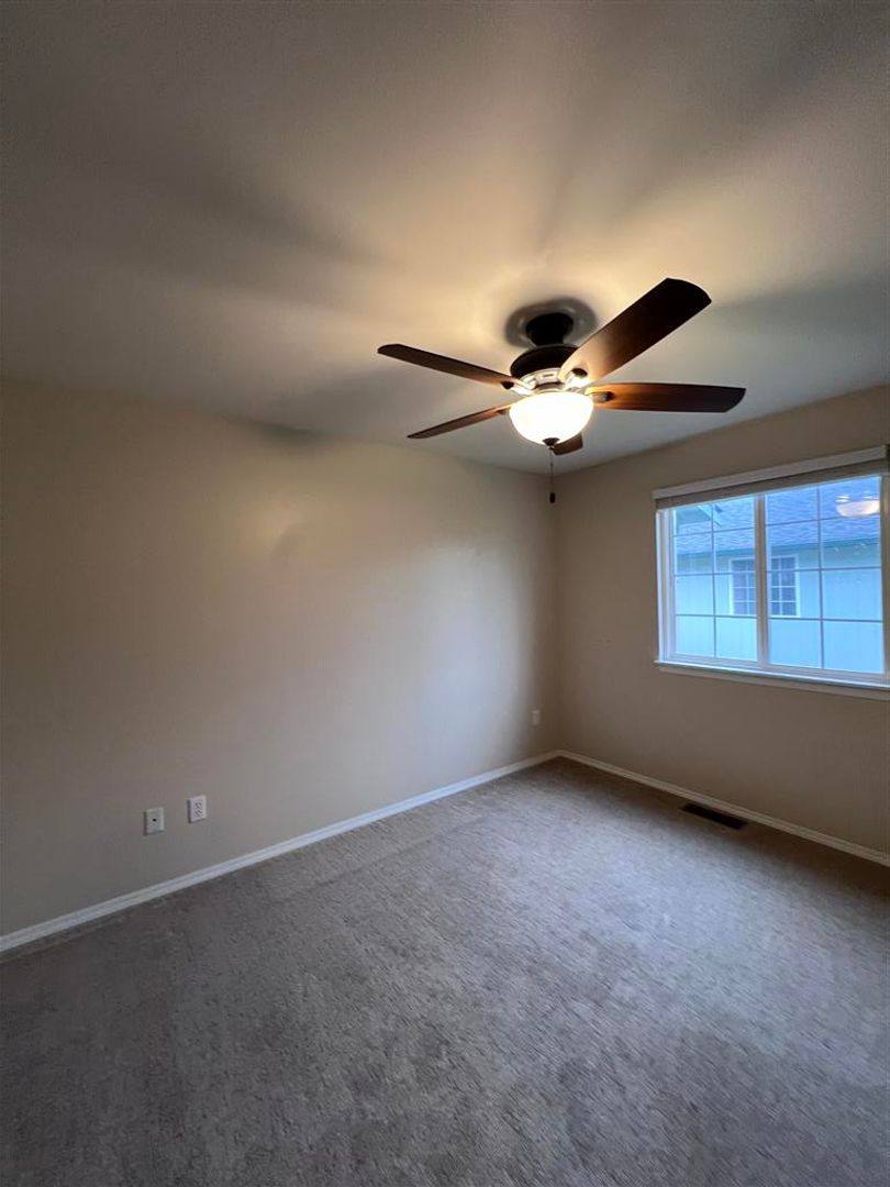 Apartment for rent at 1508 N Waugh Rd, Mount Vernon, WA 98273