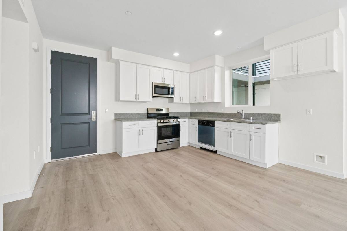 Apartment for rent at 15309 Cabrito Rd, Van Nuys, CA 91406