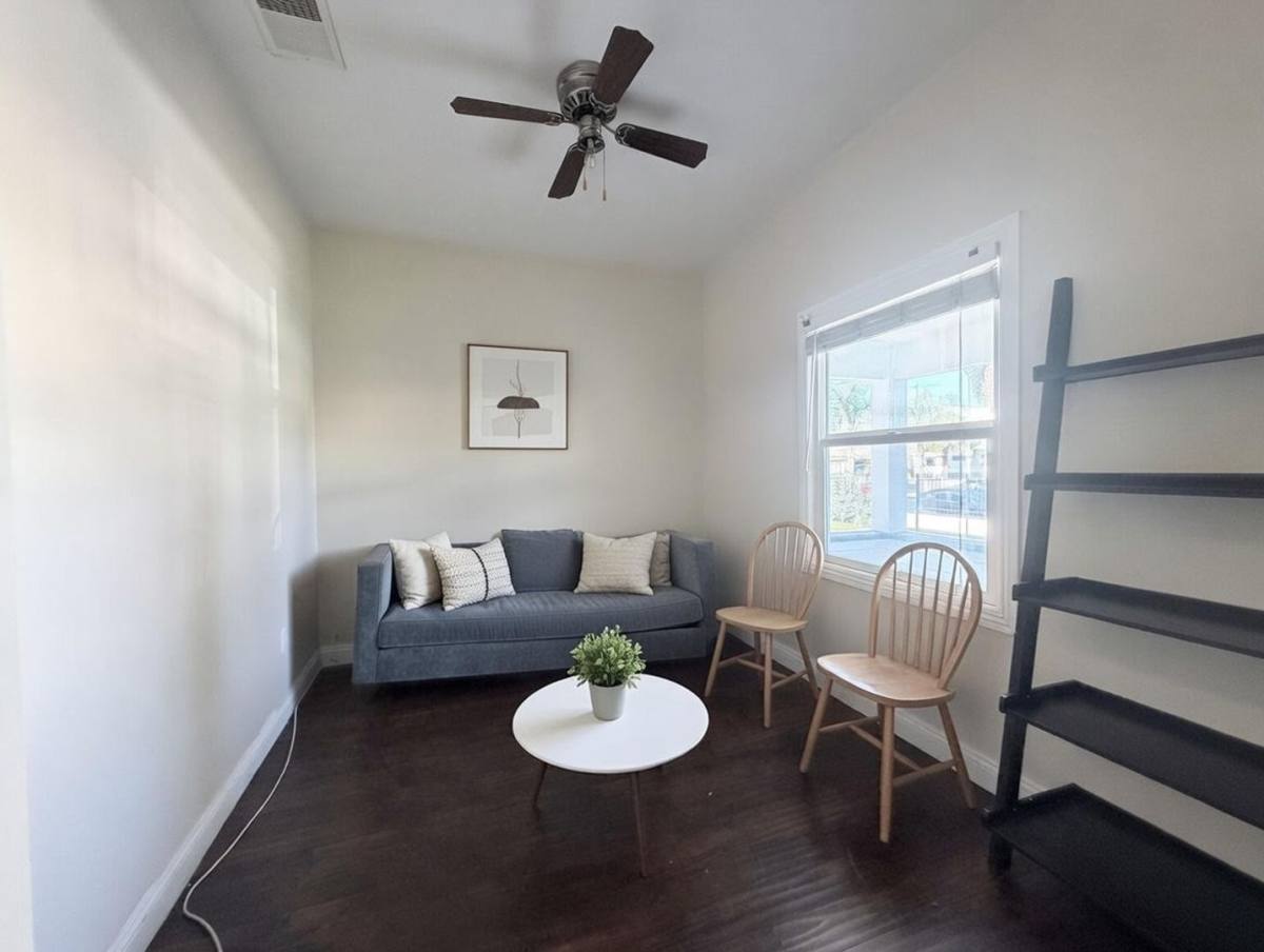 Apartment for rent at 1252 W 37th Dr, Los Angeles, CA 90007