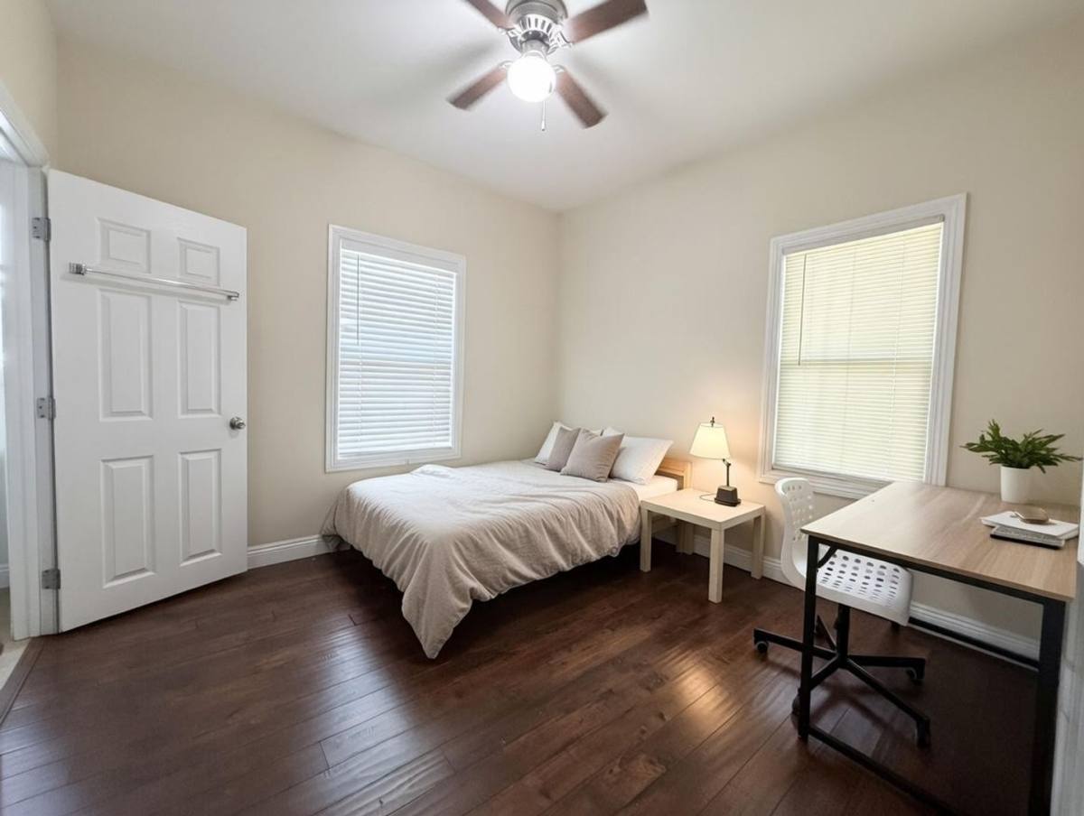 Apartment for rent at 1252 W 37th Dr, Los Angeles, CA 90007