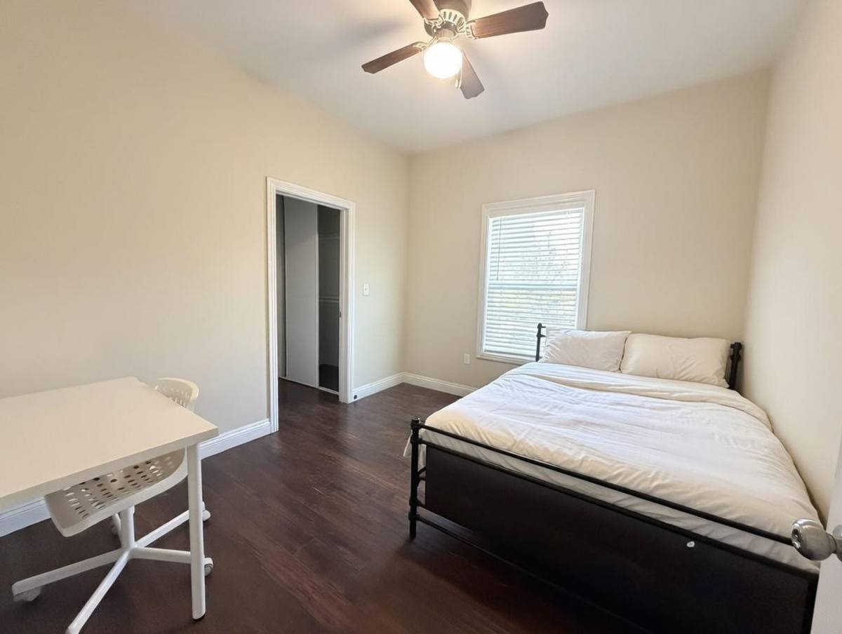 Apartment for rent at 1252 W 37th Dr, Los Angeles, CA 90007