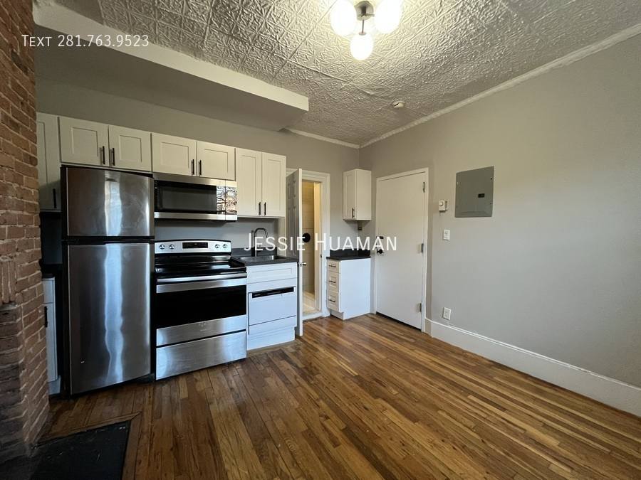 Condo for rent at 17 Gay St #G, New York, NY 10014
