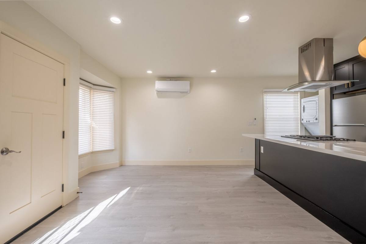 Apartment for rent at 216-218 N Catalina Ave, Redondo Beach, CA 90277