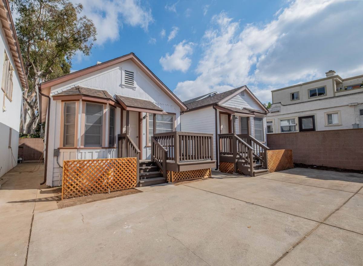 Apartment for rent at 216-218 N Catalina Ave, Redondo Beach, CA 90277
