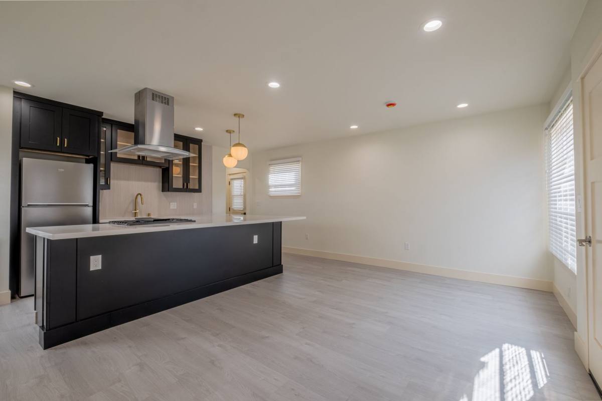 Apartment for rent at 216-218 N Catalina Ave, Redondo Beach, CA 90277