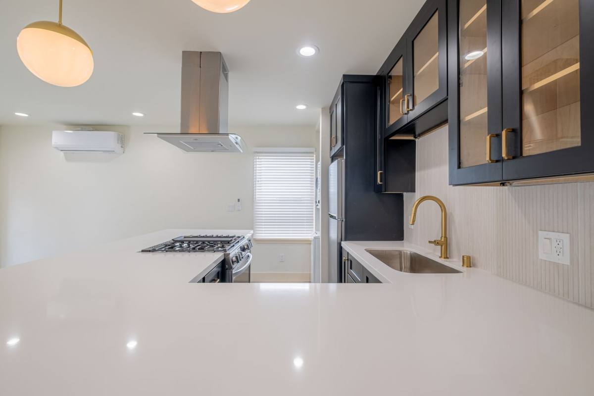 Apartment for rent at 216-218 N Catalina Ave, Redondo Beach, CA 90277