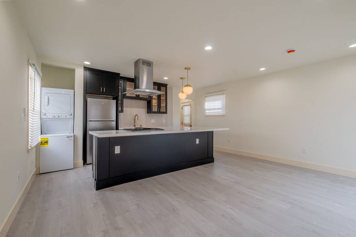 Apartment for rent at 216-218 N Catalina Ave, Redondo Beach, CA 90277