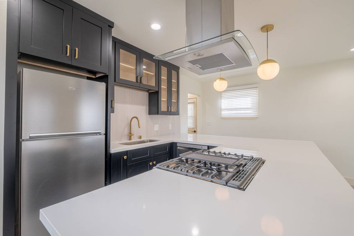Apartment for rent at 216-218 N Catalina Ave, Redondo Beach, CA 90277