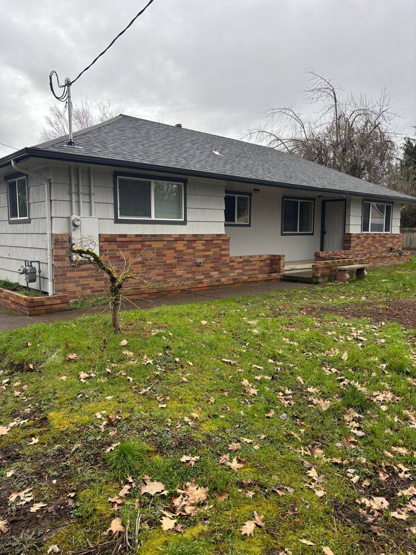 House for rent at 1215 N Meridian St, Newberg, OR 97132