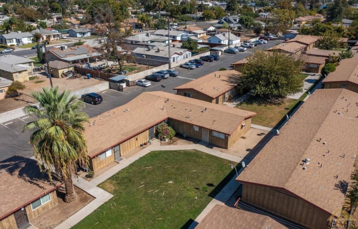 Apartment for rent at 132 L St, Bakersfield, CA 93304
