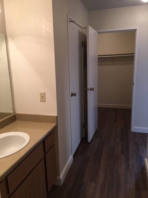 Apartment for rent at 333 E Cinnamon Dr, Lemoore, CA 93245