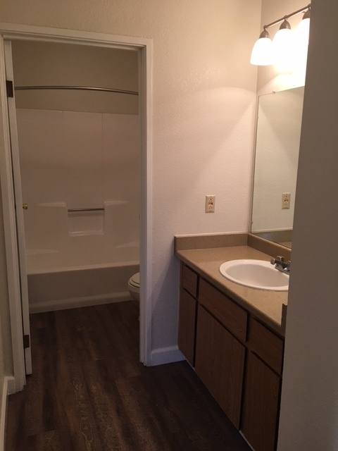 Apartment for rent at 333 E Cinnamon Dr, Lemoore, CA 93245
