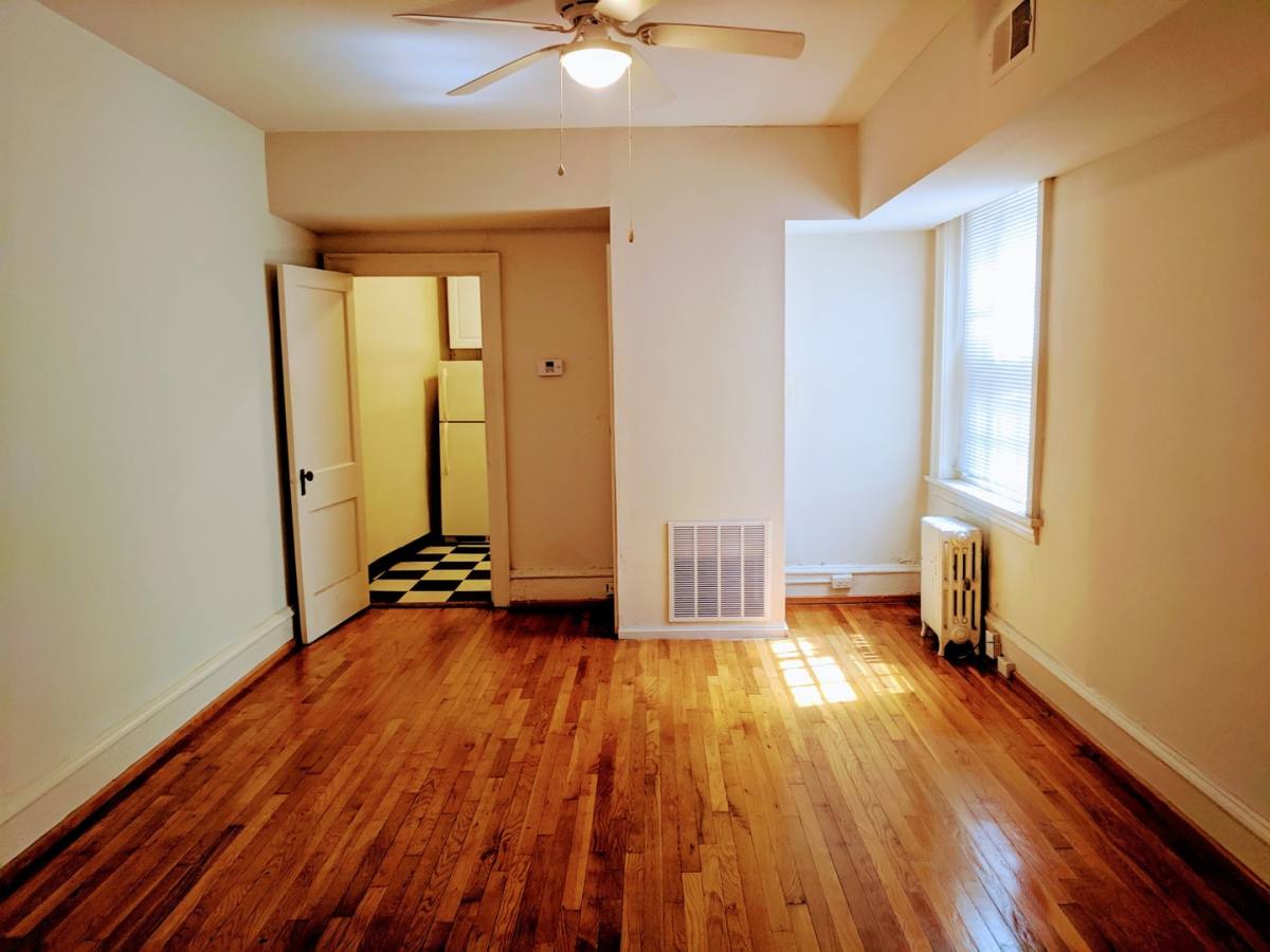 Apartment for rent at 2832 Monument Ave, Richmond, VA 23221