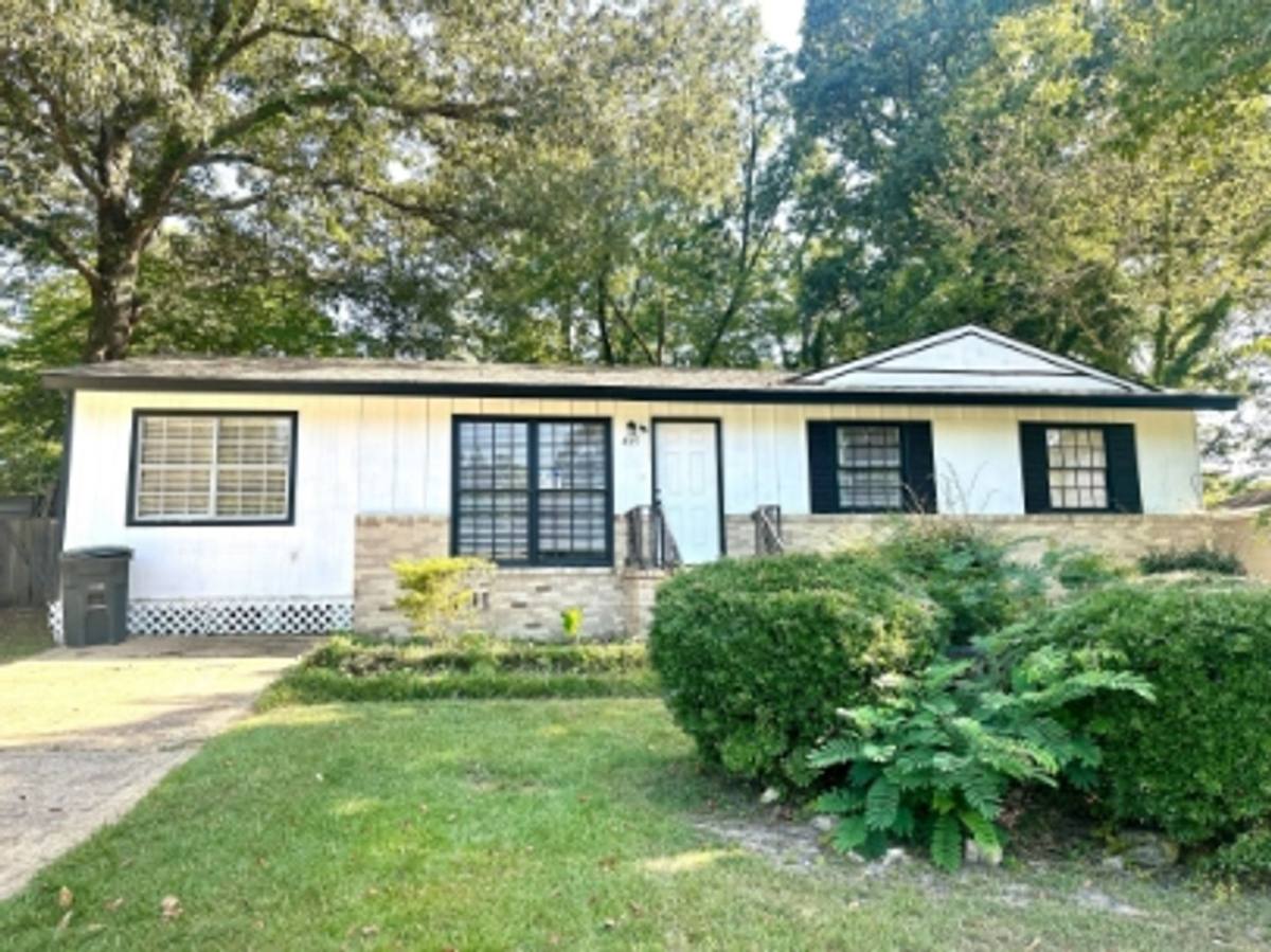 House for rent at 405 13th Ave NW, Birmingham, AL 35215