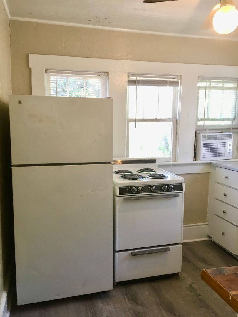 Apartment for rent at 1223 17th St W, Bradenton, FL 34205
