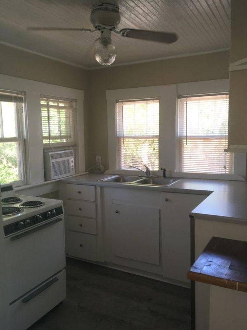 Apartment for rent at 1223 17th St W, Bradenton, FL 34205