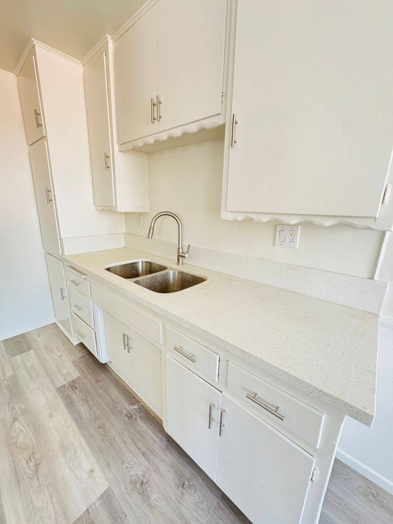 Apartment for rent at 1049 N Mariposa Ave, Los Angeles, CA 90029