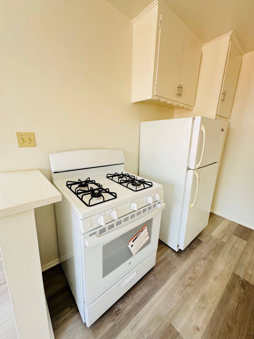 Apartment for rent at 1049 N Mariposa Ave, Los Angeles, CA 90029