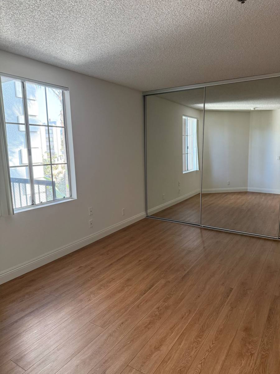 Apartment for rent at 1425 N Sierra Bonita Ave, Los Angeles, CA 90046