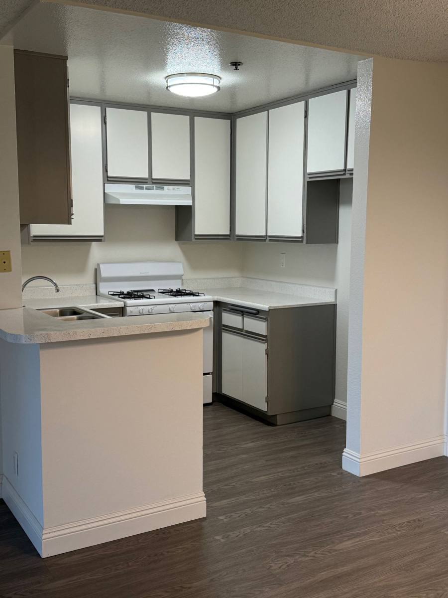Apartment for rent at 1425 N Sierra Bonita Ave, Los Angeles, CA 90046