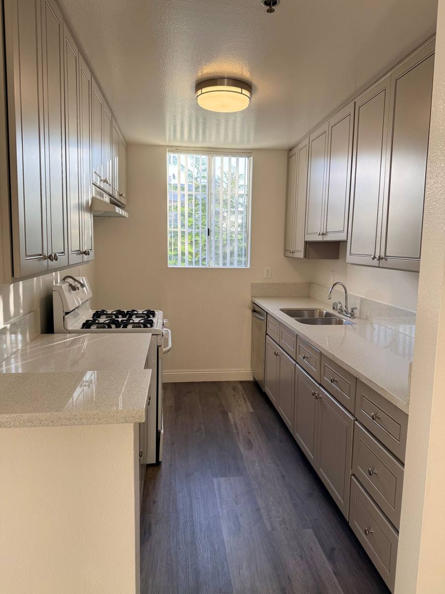 Apartment for rent at 1425 N Sierra Bonita Ave, Los Angeles, CA 90046