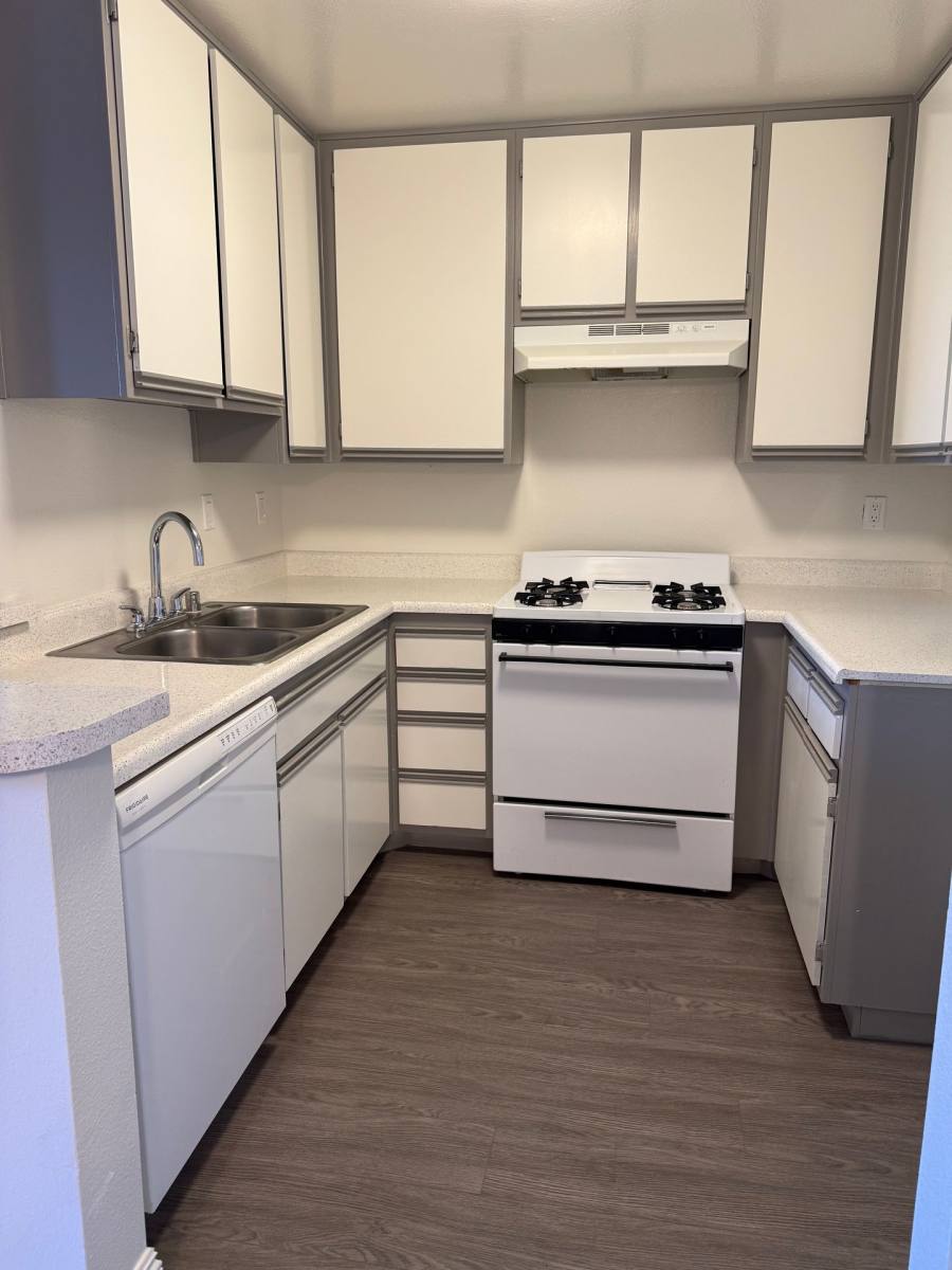 Apartment for rent at 1425 N Sierra Bonita Ave, Los Angeles, CA 90046