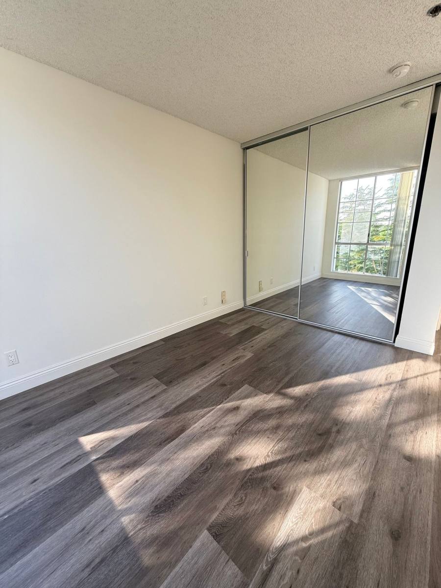 Apartment for rent at 1425 N Sierra Bonita Ave, Los Angeles, CA 90046