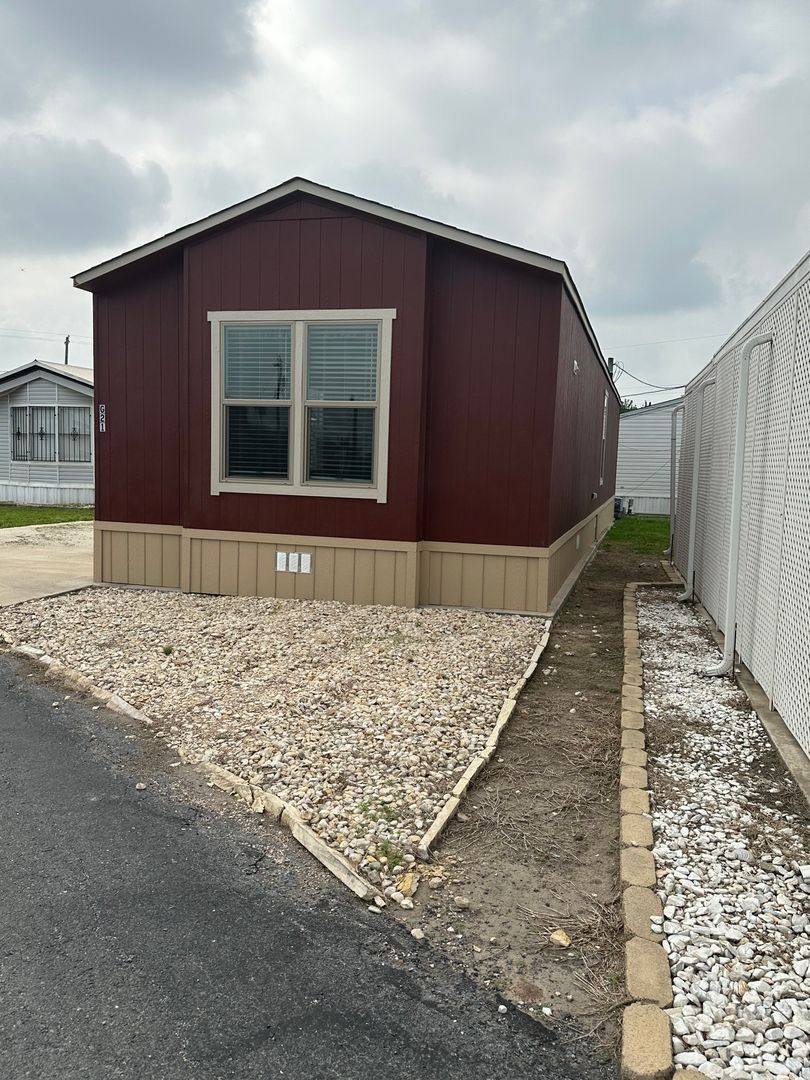Apartment for rent at 109 W Business Highway 83 #G21, Donna, TX 78537